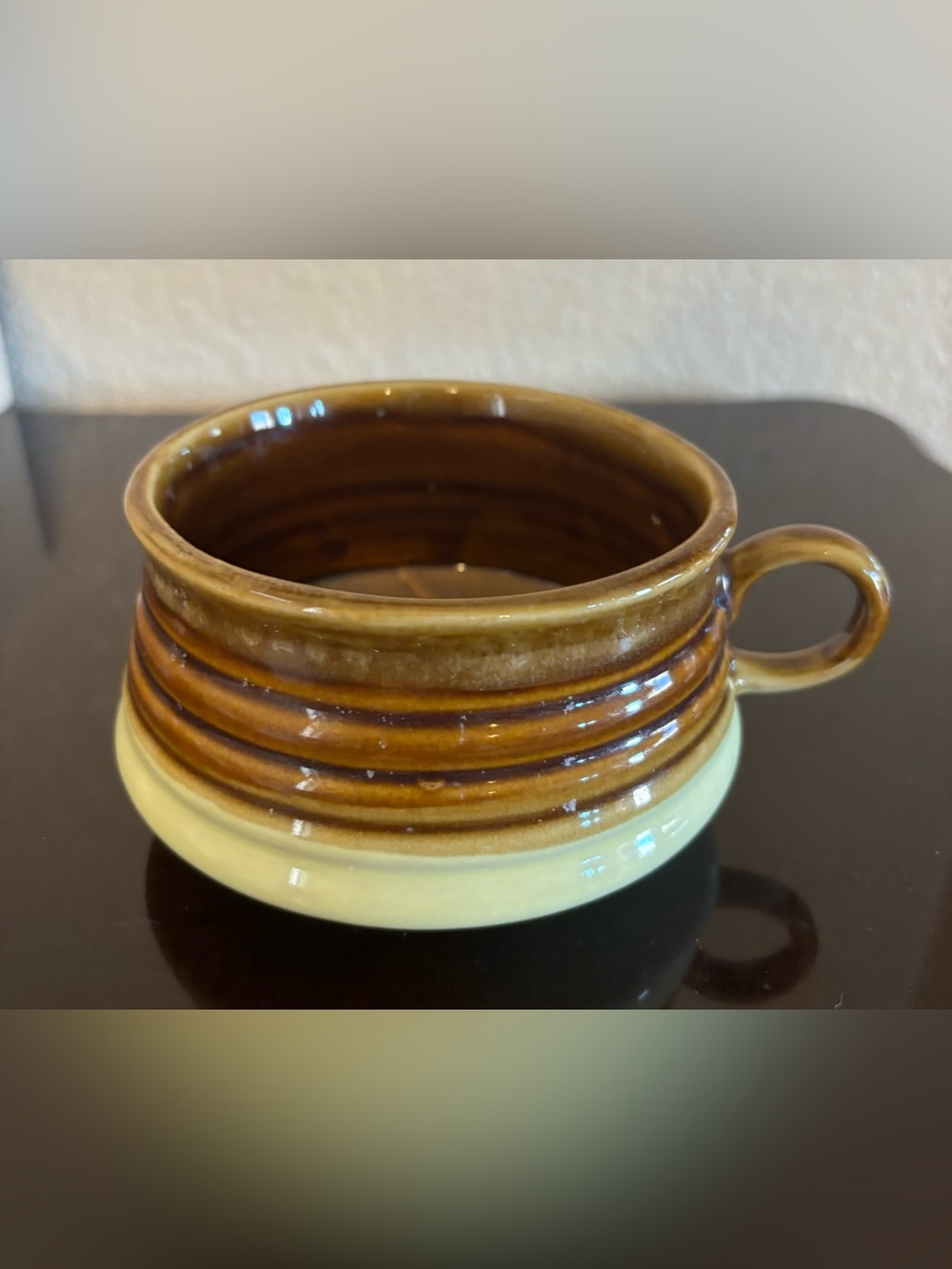 Set of 4 vintage, 16 oz, drip glaze pottery mugs w/ a rippled design pre-owned - Picture 3 of 8